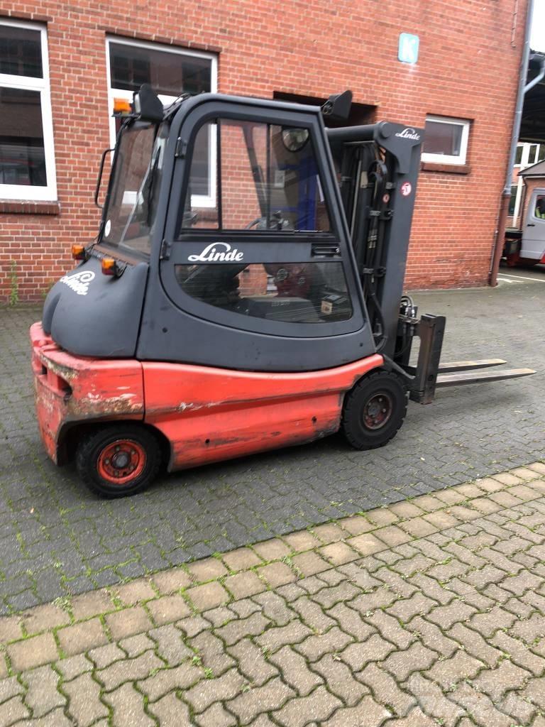 Linde E 30 شاحنات ذات رافعات شوكية تعمل بالكهرباء