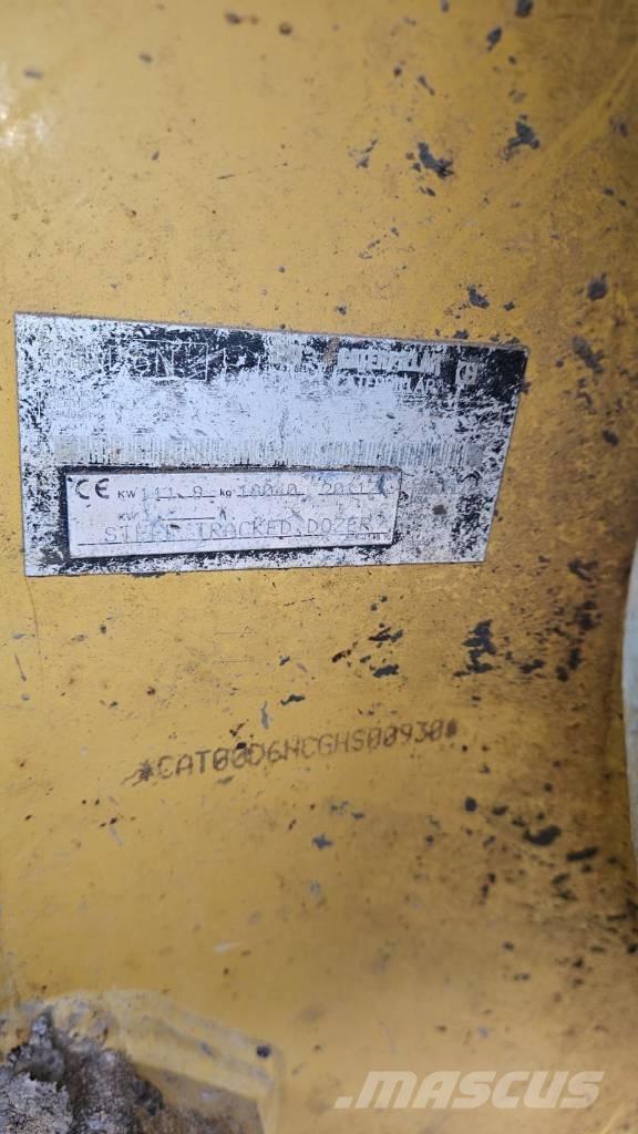 CAT D 6 N LGP بلدوزرات مجنزرة