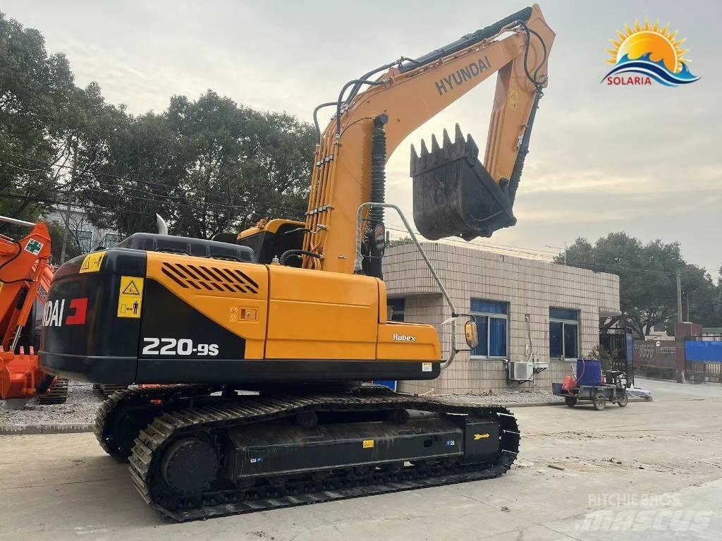 Hyundai R220-9S حفارات بعجل