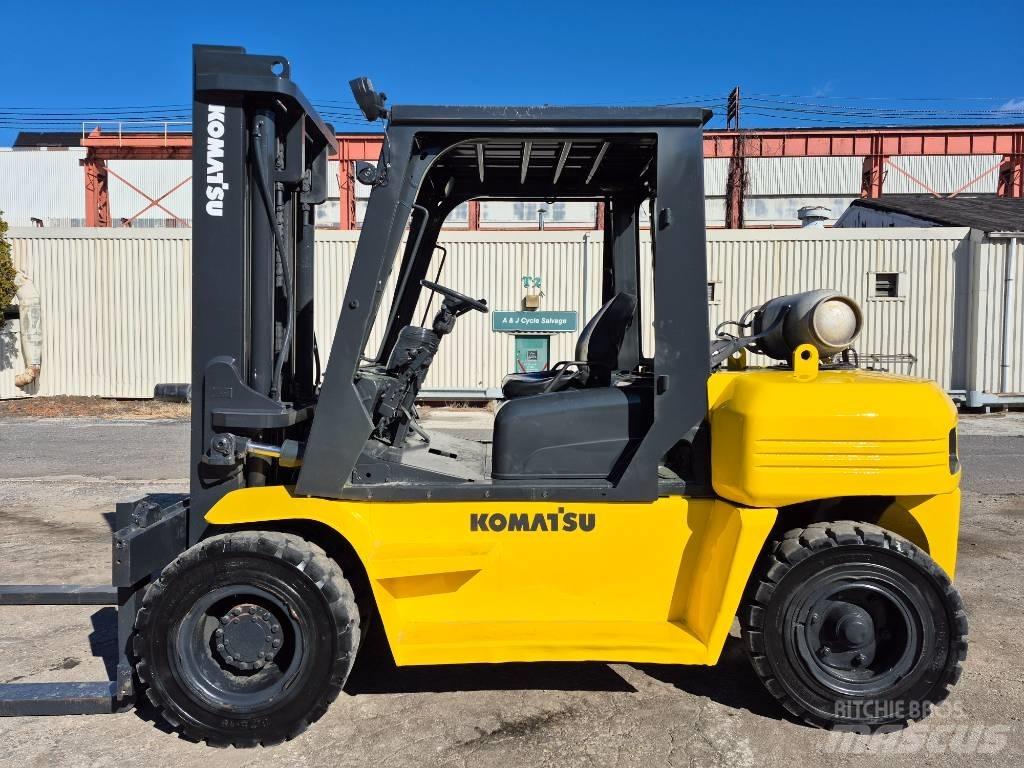 Komatsu FG 70 شاحنة مناولة