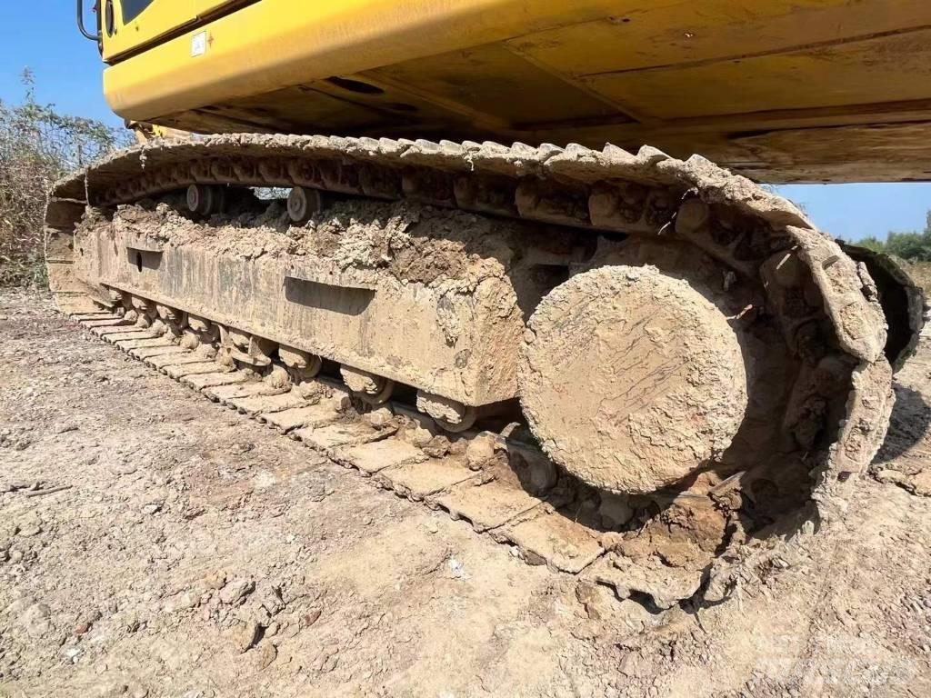 Komatsu PC 220 حفارات زحافة