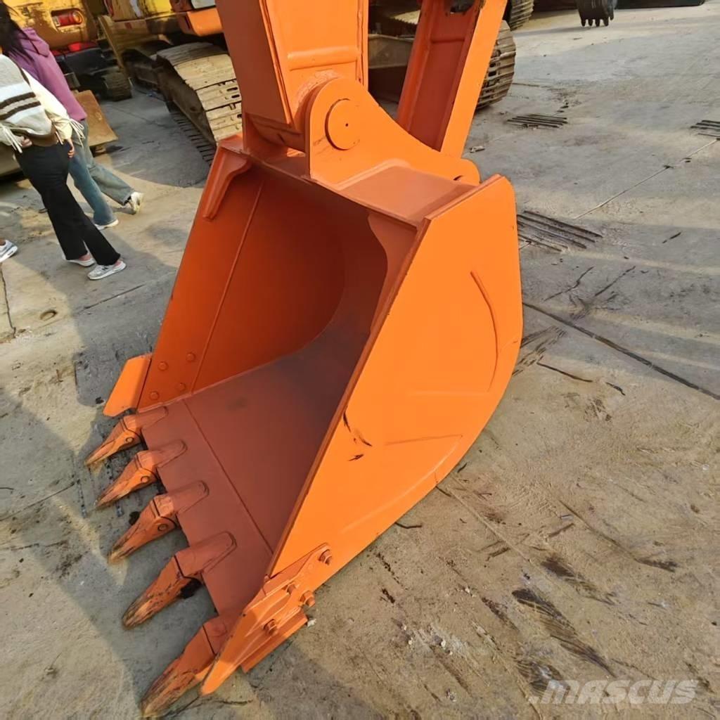Hitachi ZX 210 حفارات زحافة