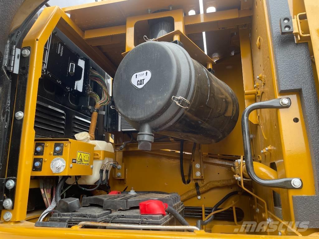 CAT 336D2 حفارات زحافة