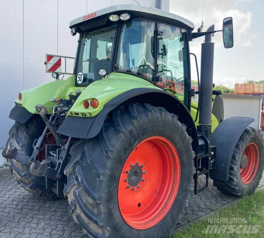 CLAAS AXION 840 الجرارات