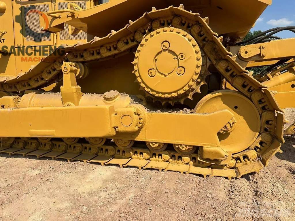CAT D 8 R بلدوزرات مجنزرة