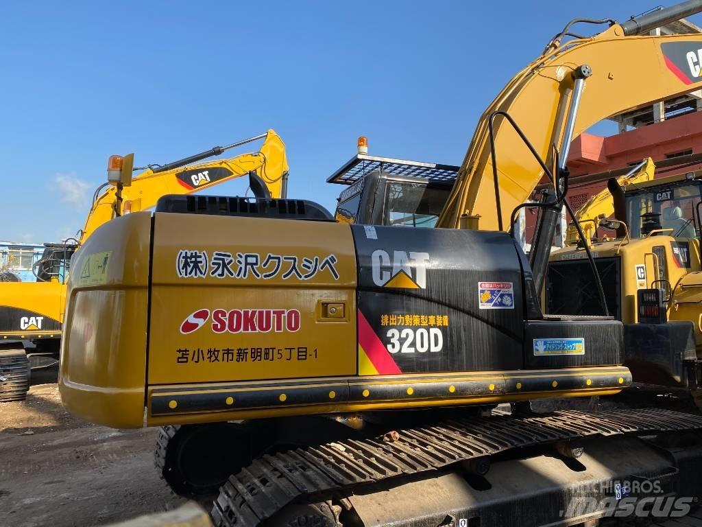 CAT 320 D حفارات زحافة