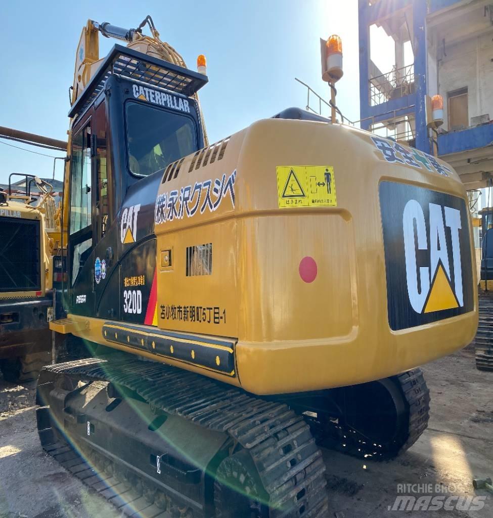 CAT 320 D حفارات زحافة