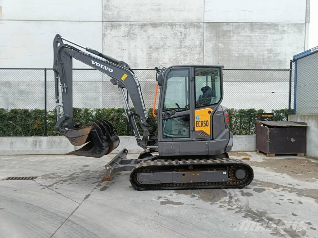 Volvo ECR 50 F حفارات زحافة