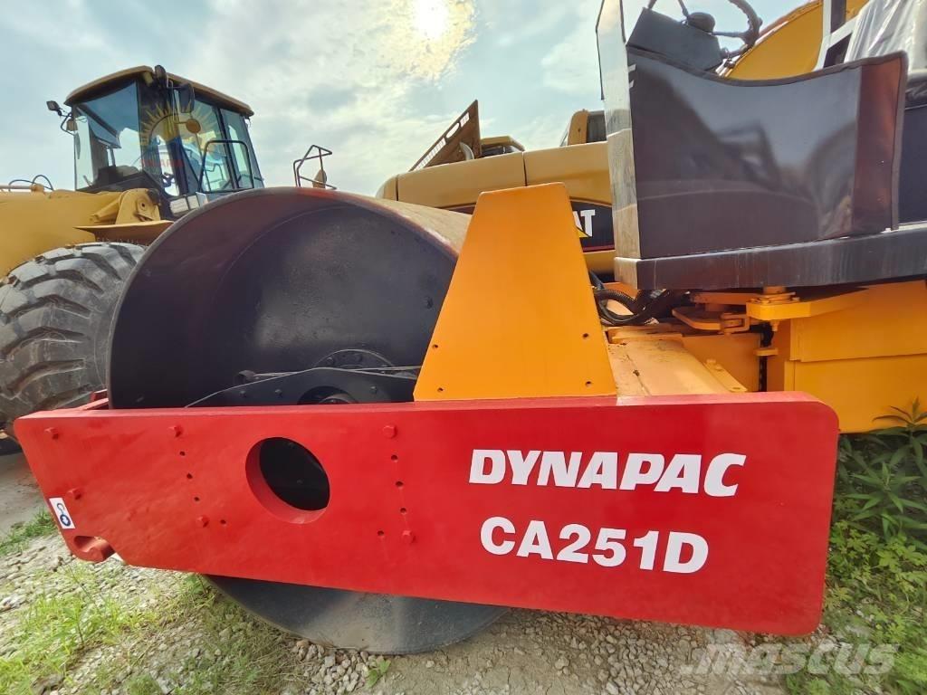 Dynapac CA 251 D مداحل أحادية الأسطوانة