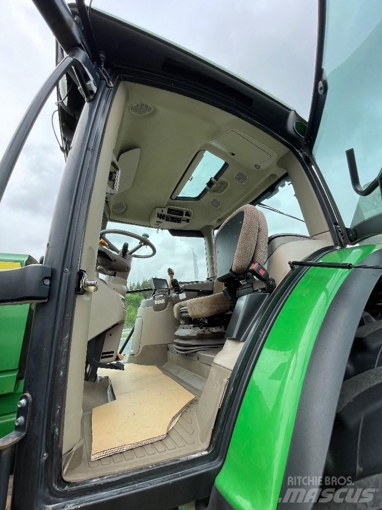 John Deere 6210 R الجرارات