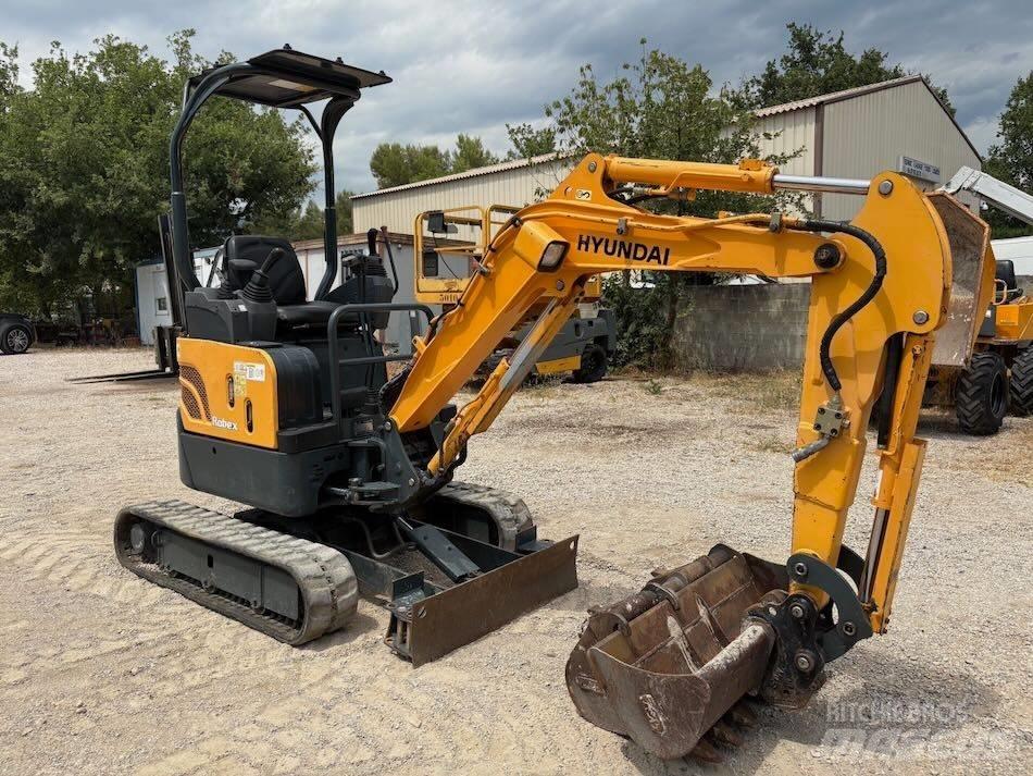 Hyundai R17-9 حفارات صغيرة أقل من 7 طن (حفارات صغيرة)