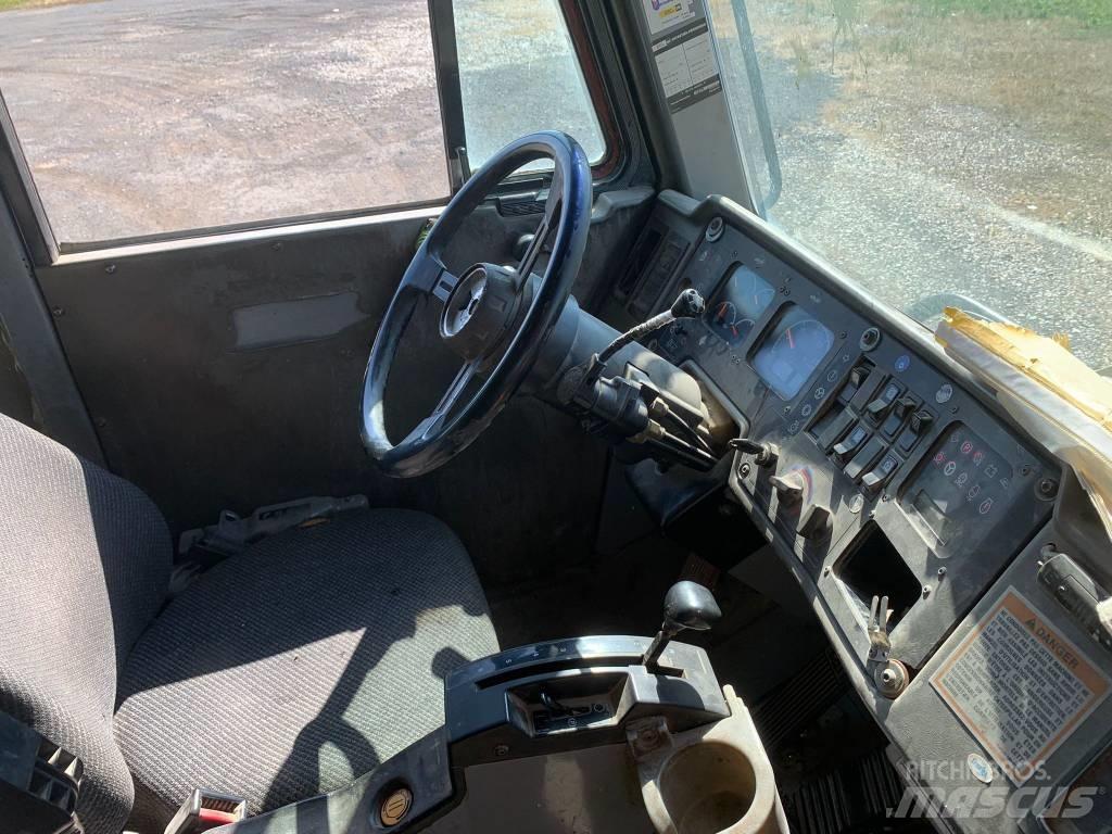 CAT 771 D شاحنات المخلفات الصلبة