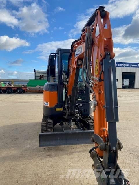 Develon DX 27 Z-7 حفارات صغيرة أقل من 7 طن (حفارات صغيرة)