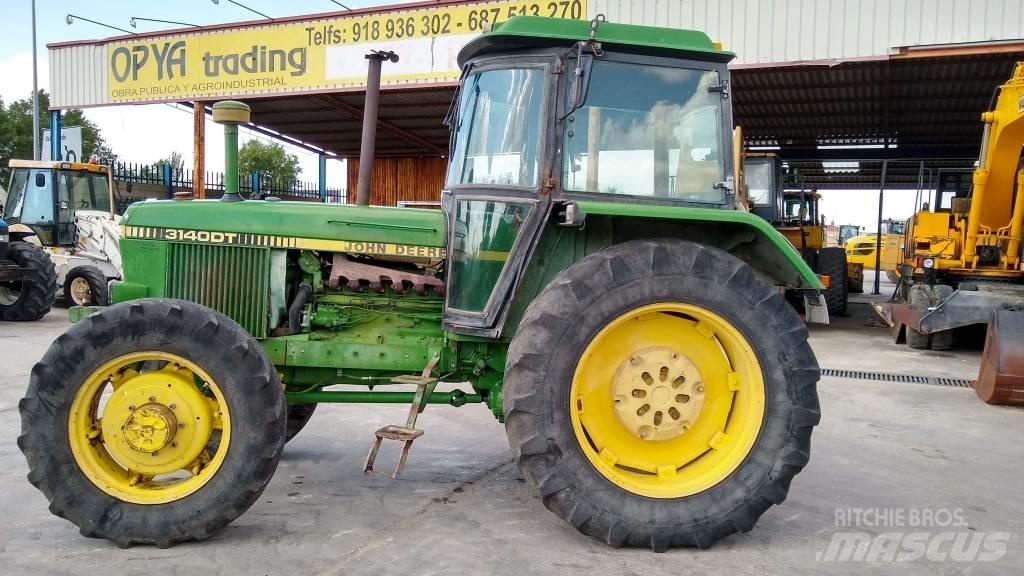 John Deere 3140 DT الجرارات