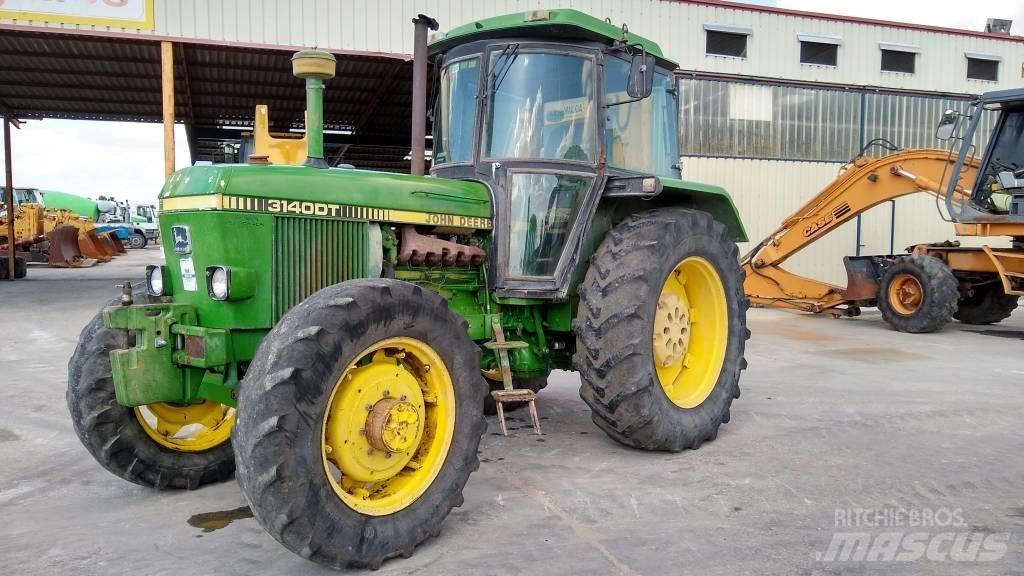 John Deere 3140 DT الجرارات