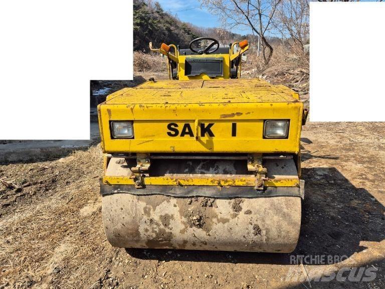 Sakai TW 500 مداحل ثنائية الاسطوانة