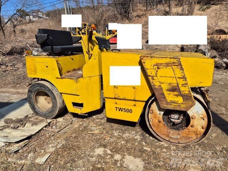 Sakai TW 500 مداحل ثنائية الاسطوانة