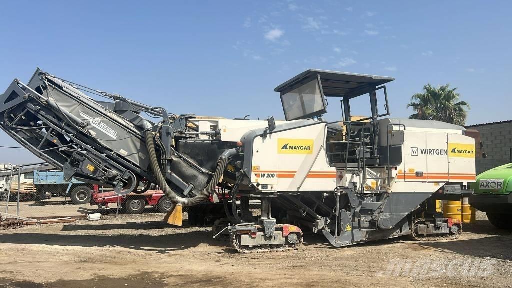 Wirtgen W 200 ماكينات شق الأسفلت