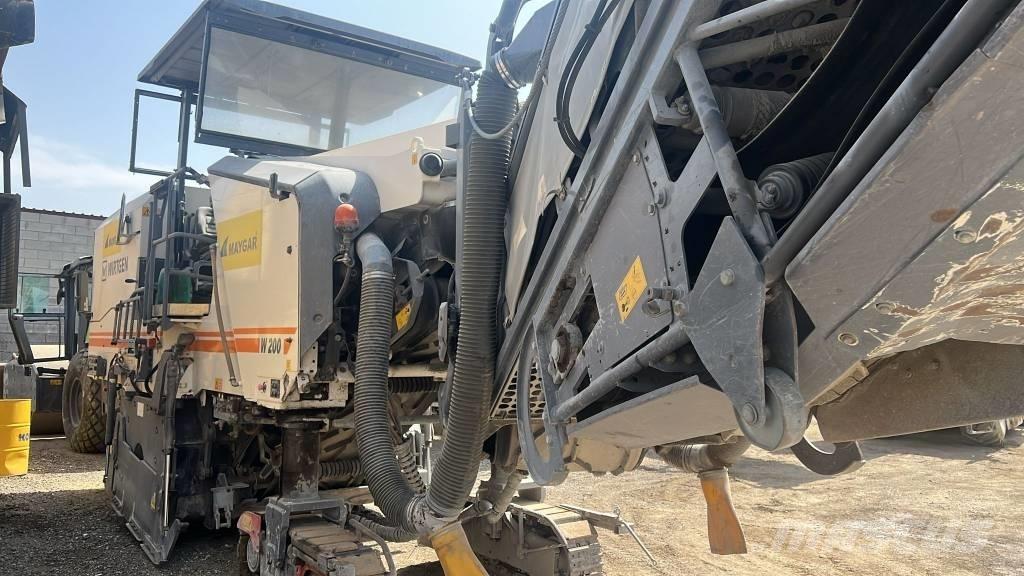 Wirtgen W 200 ماكينات شق الأسفلت