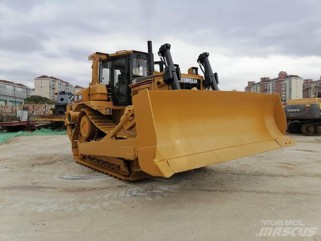 CAT D 8 R بلدوزرات مجنزرة
