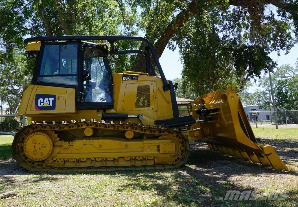 CAT D 6 K 2 LGP بلدوزرات مجنزرة