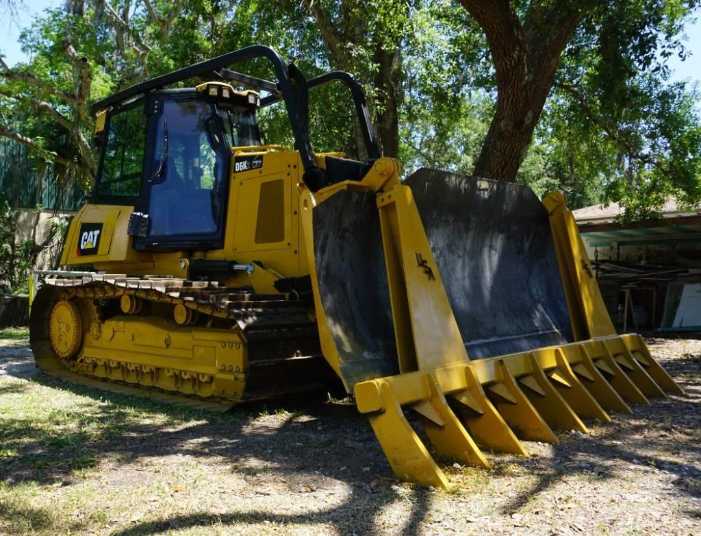 CAT D 6 K 2 LGP بلدوزرات مجنزرة