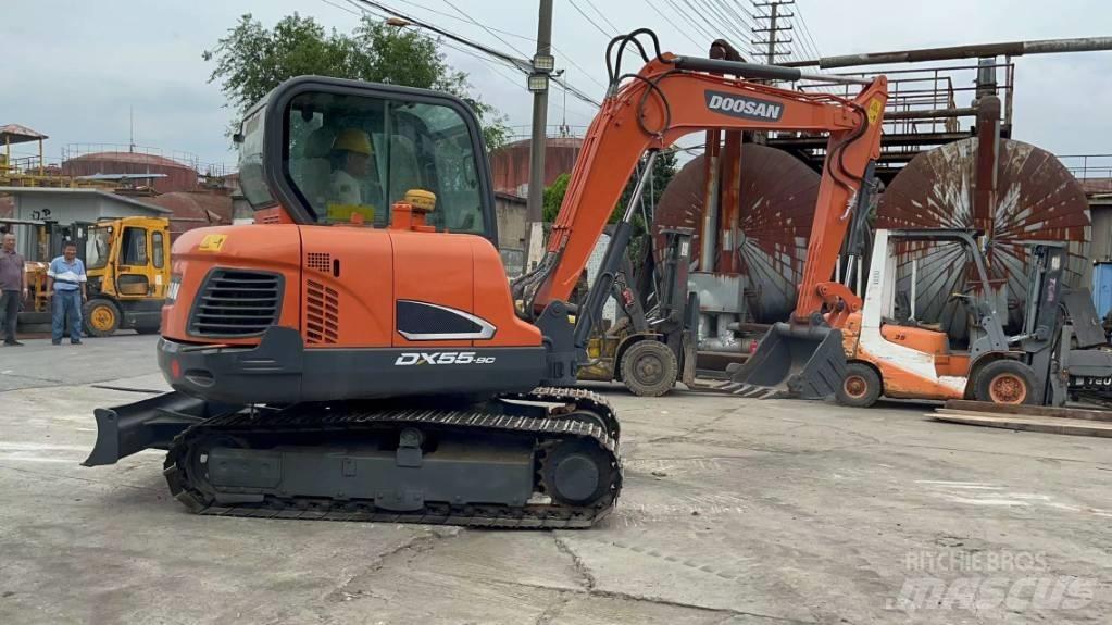 Doosan DX 55 حفارات صغيرة أقل من 7 طن (حفارات صغيرة)