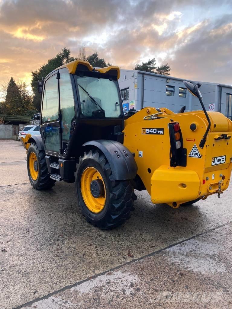 JCB 540-140 مناولات متداخلة