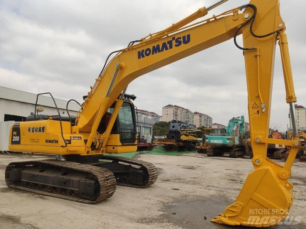 Komatsu PC 200-8 حفارات وسط 7 طن - 12 طن