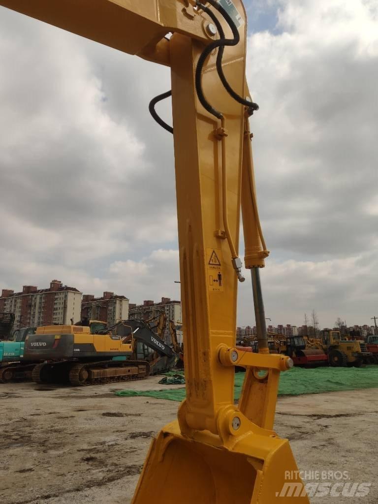 Komatsu PC 200-8 حفارات وسط 7 طن - 12 طن