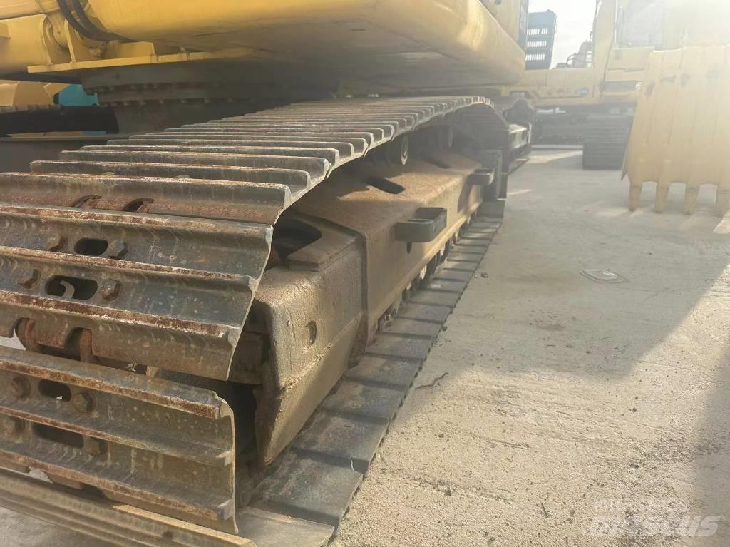 Komatsu PC 200 LC-7 حفارات زحافة