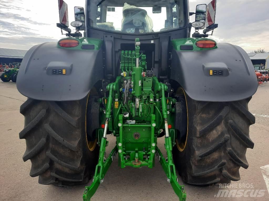 John Deere 6R230 الجرارات