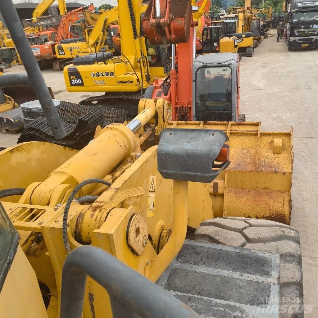 Komatsu WA 600-6 لوادر بعجل