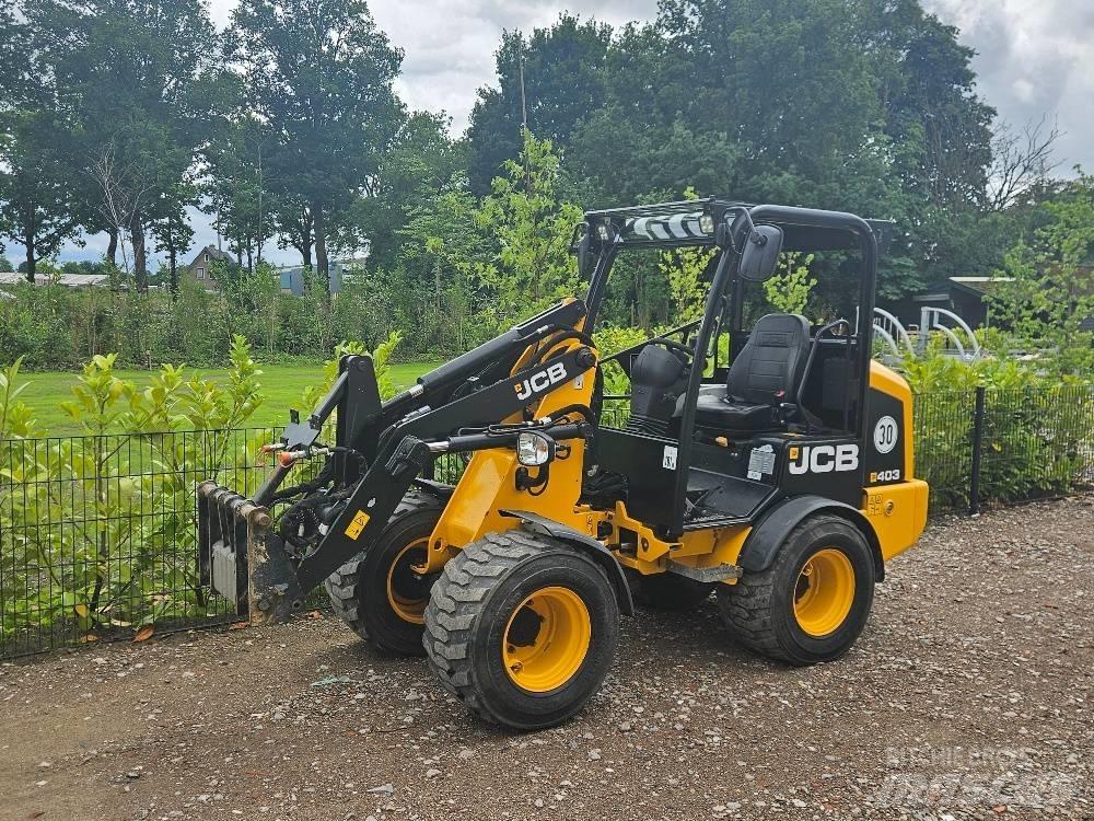 JCB 403 لوادر صغيرة