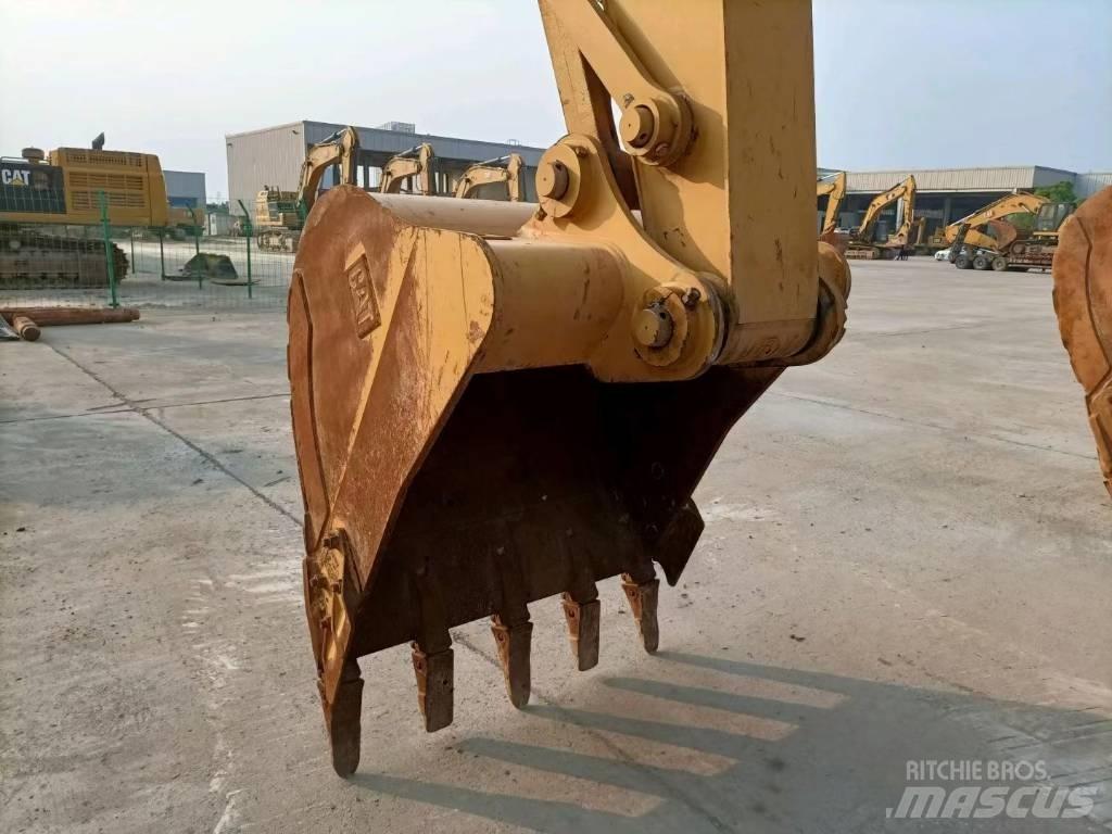 CAT 320GC حفارات زحافة