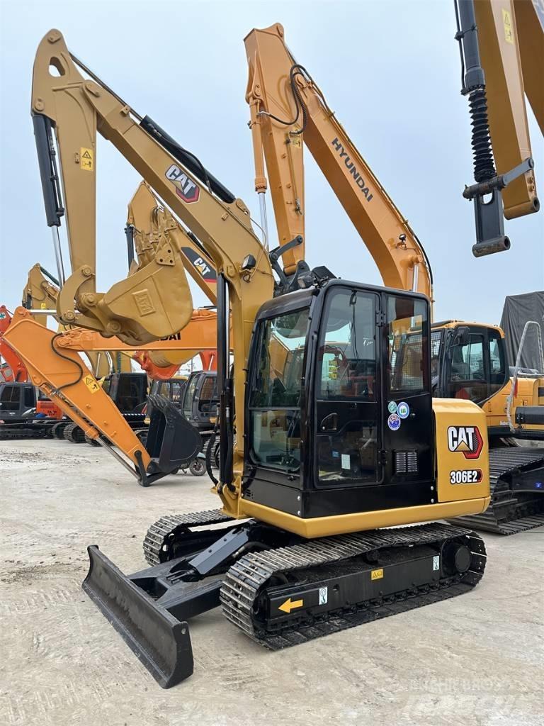 CAT 306E2 حفارات زحافة