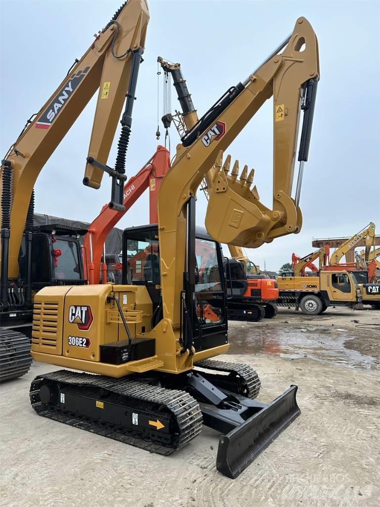 CAT 306E2 حفارات زحافة