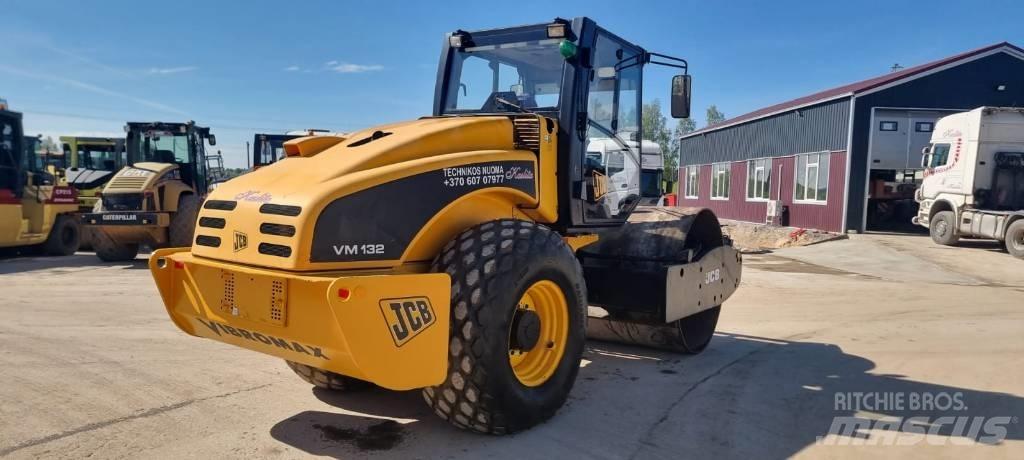 JCB VM 132 ضاغطات التربة