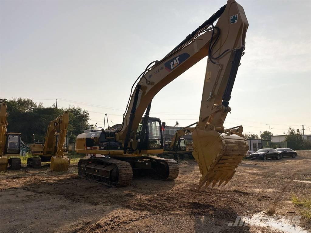 CAT 330 D حفارات زحافة