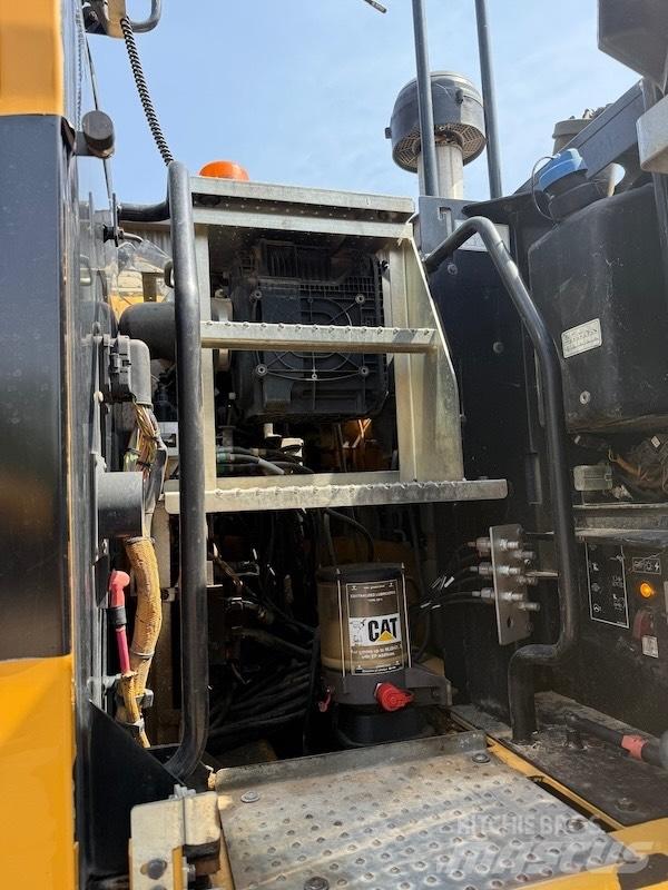 CAT M314F حفارات بعجل