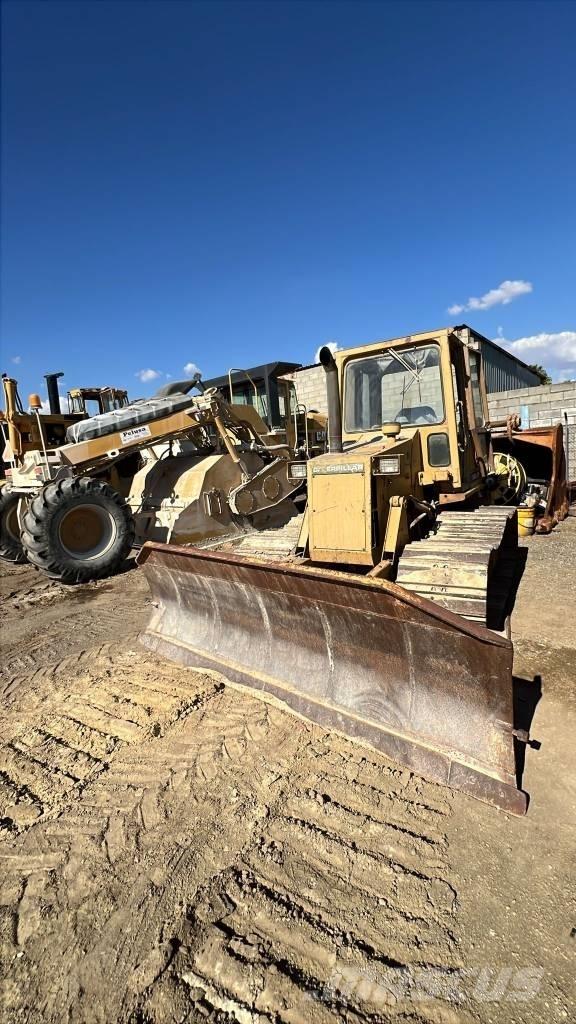 CAT D 4 C بلدوزرات مجنزرة