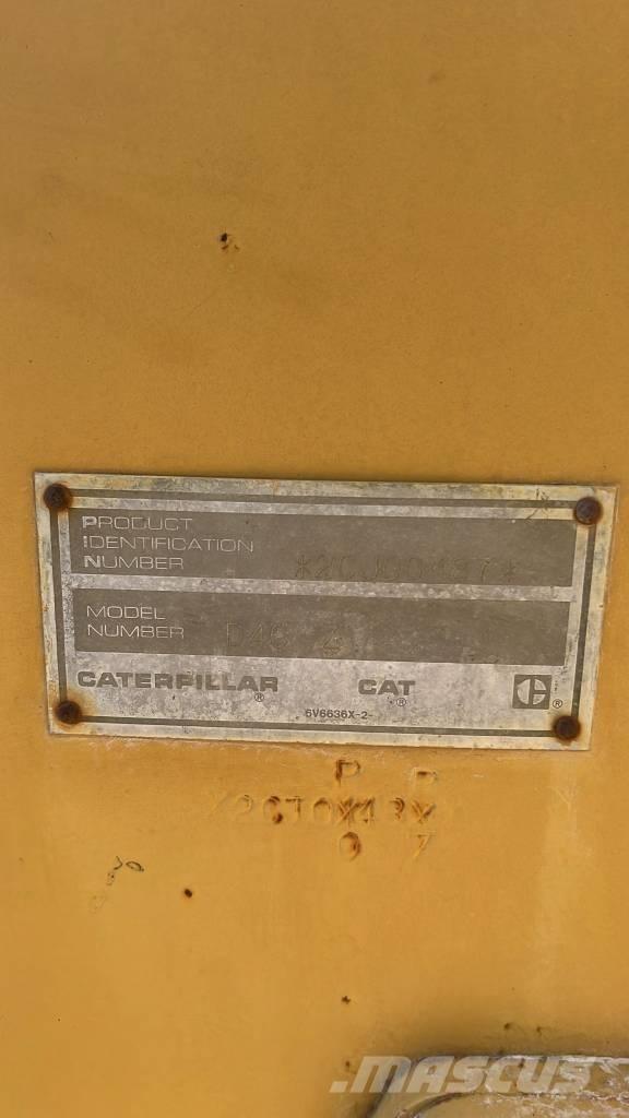 CAT D 4 C بلدوزرات مجنزرة