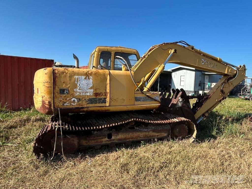 John Deere 120 حفارات زحافة