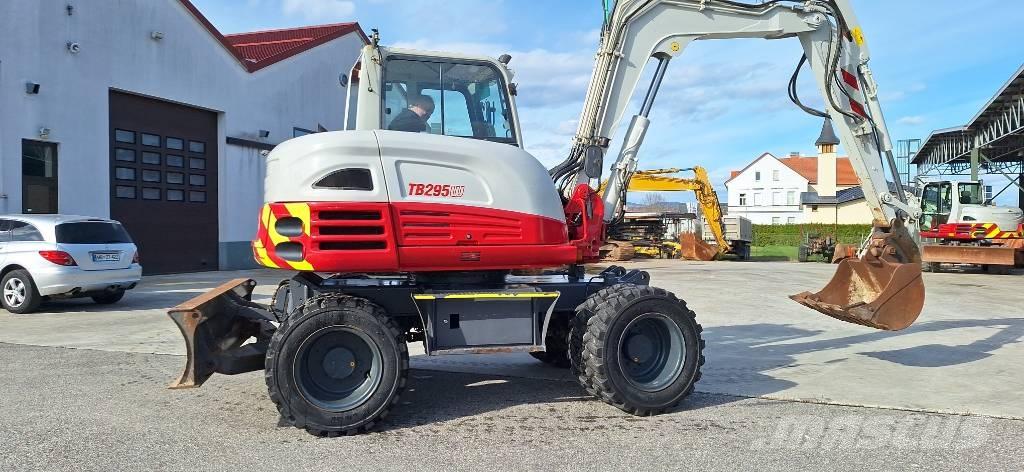 Takeuchi TB 295 W حفارات بعجل