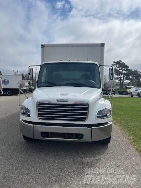 Freightliner M2106 شاحنات ذات هيكل صندوقي
