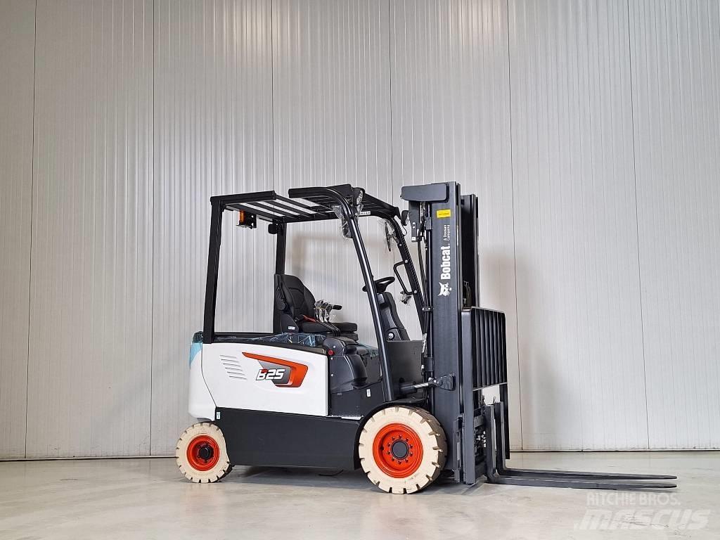 Bobcat B25X-7 PLUS شاحنات ذات رافعات شوكية تعمل بالكهرباء