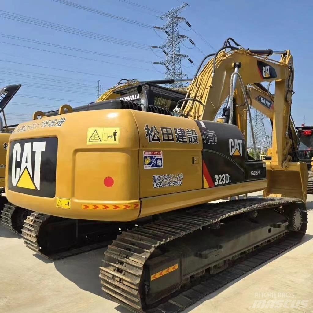 CAT 323 D حفارات زحافة