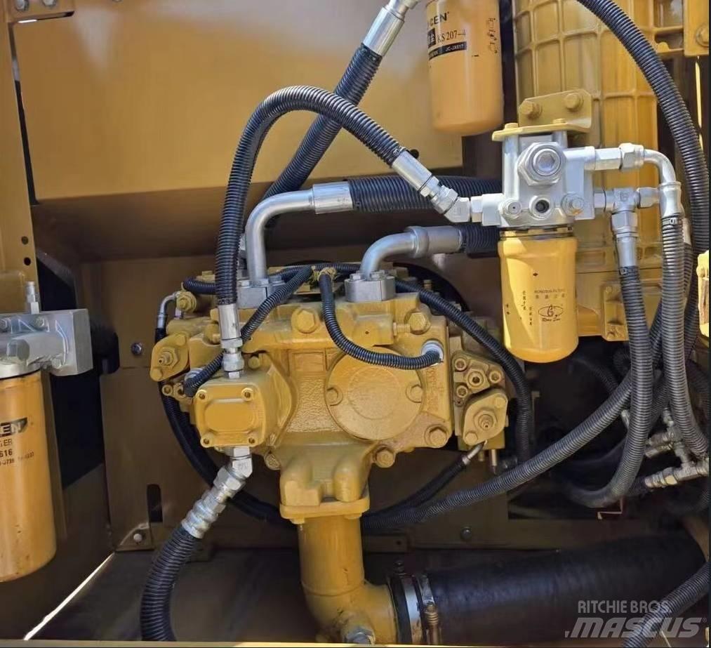 CAT 323 D حفارات زحافة