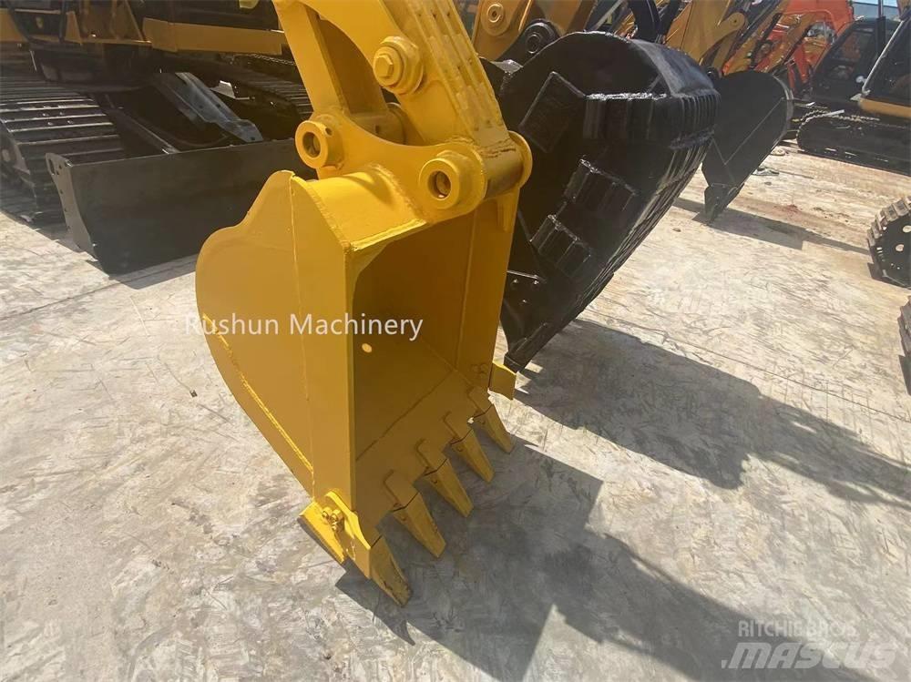 Komatsu PC 55 MR حفارات زحافة