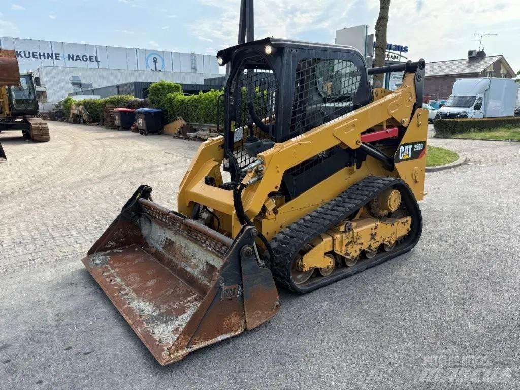 CAT 259D لوادر انزلاقية التوجيه